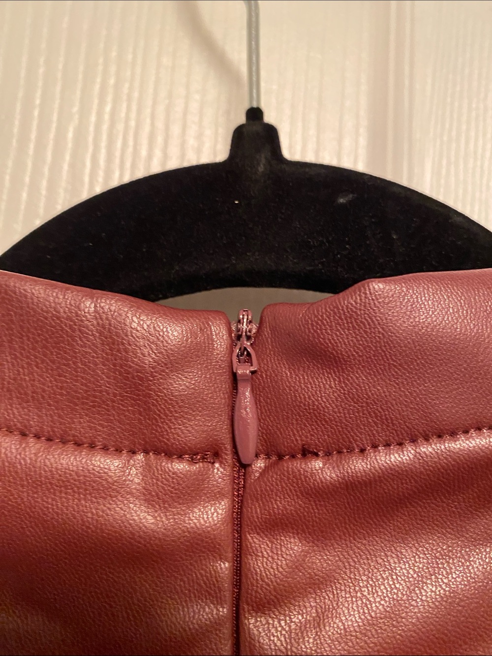 Trendy Queen Sleeveless Faux Leather Mock Neck Asymmetrical Top…size S - Picture 3 of 7